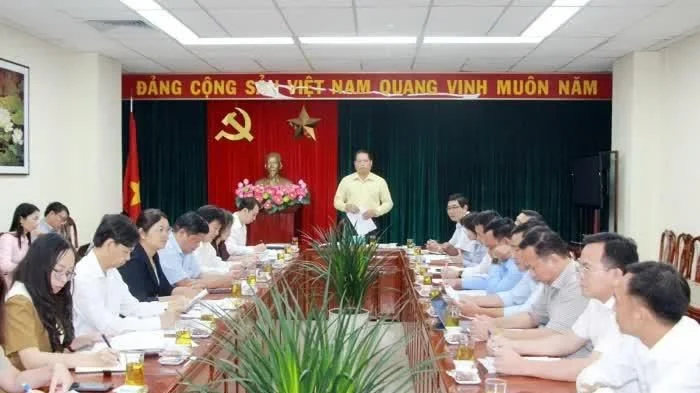 Thông qua dự thảo báo cáo giám sát đầu tư cơ sở vật chất, sử dụng giáo viên người dân tộc thiểu số