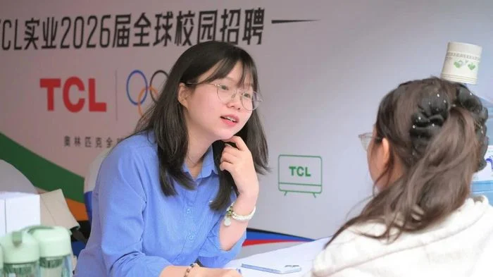Sinh viên khối ngành khoa học xã hội tìm cơ hội việc làm từ doanh nghiệp