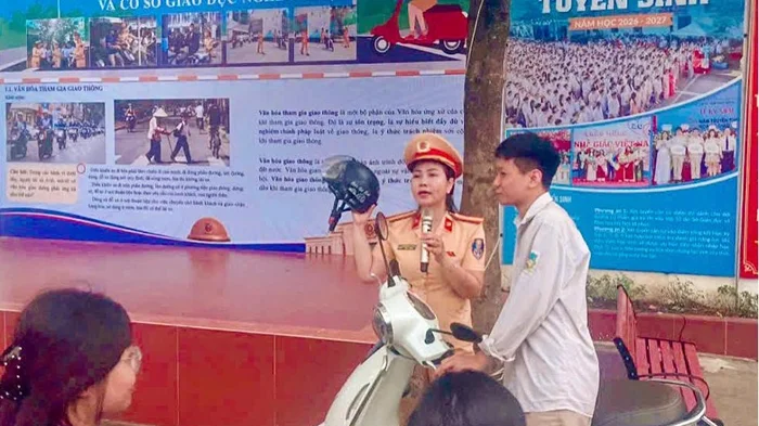 Hà Nội: Nâng cao ý thức an toàn giao thông cho học sinh