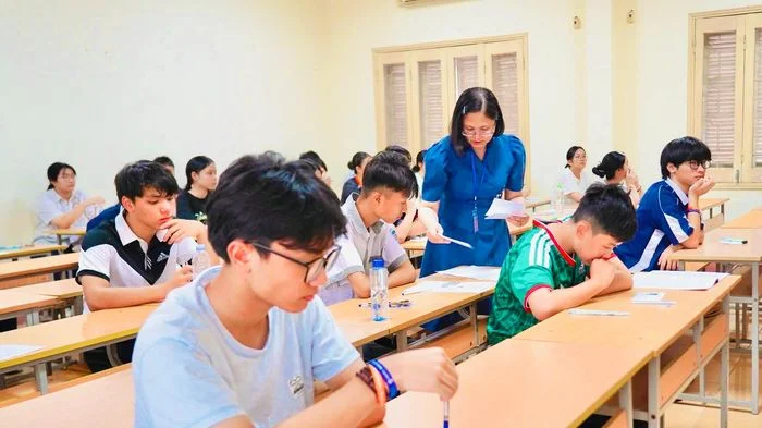 Gợi ý đáp án môn Vật lý vào lớp 10 Chuyên Khoa học Tự nhiên năm 2026