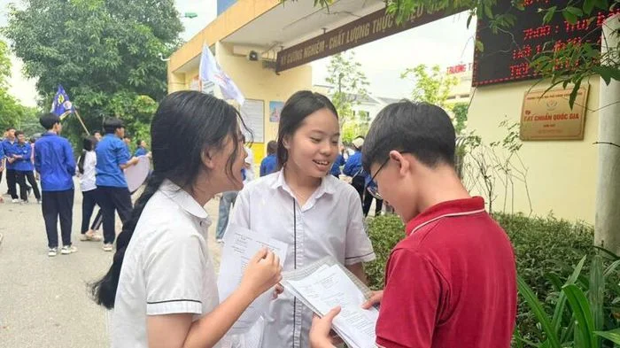 Giáo viên Hà Nội đánh giá đề Văn lớp 10 vừa sức, phân hóa cao
