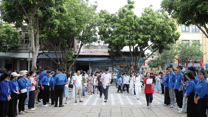 Hai thí sinh vi phạm quy chế ngày đầu thi lớp 10