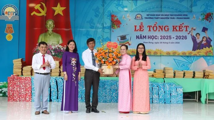 Trường THPT Nguyễn Trãi - Phan Rang tổng kết năm học 2025 - 2026