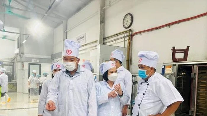 Giám sát công tác thu, chi và an toàn thực phẩm bếp ăn bán trú tại xã Yên Xuân
