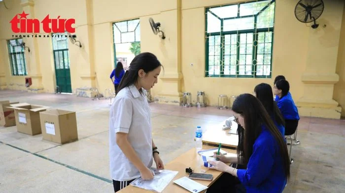 Tăng cường nhắc nhở thí sinh trước khi thi môn Toán lớp 10 Hà Nội