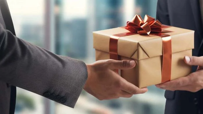 Phụ huynh 'khẩu chiến' vì quà tri ân cuối cấp