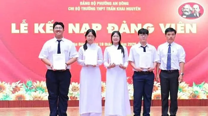 Tạo sự liền mạch về phát triển Đảng trong trường học