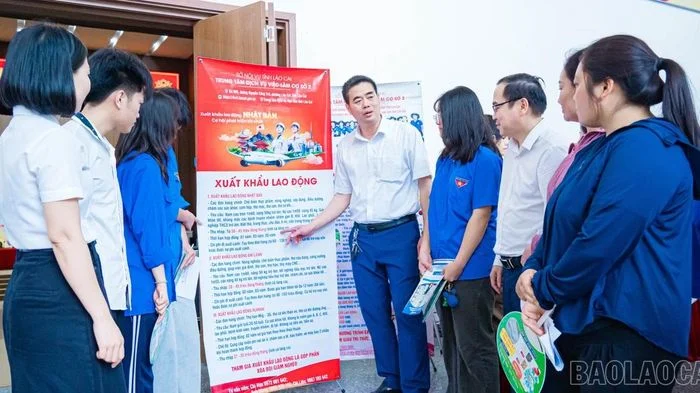 Mường Khương: Hơn 300 học sinh lớp 12 và người lao động 'đón sóng' cơ hội việc làm năm 2026