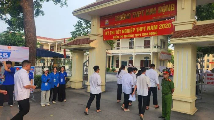 Thí sinh bước vào thi môn Ngữ văn của kỳ thi tốt nghiệp THPT