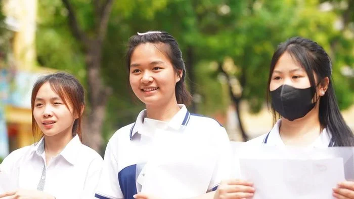 Hơn 1,2 triệu thí sinh hoàn thành môn Ngữ văn, 12 em bị đình chỉ