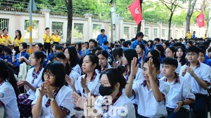 Bí kíp ôn môn Văn thi tốt nghiệp THPT: Không lạm dụng AI, tìm tài liệu ở đâu?
