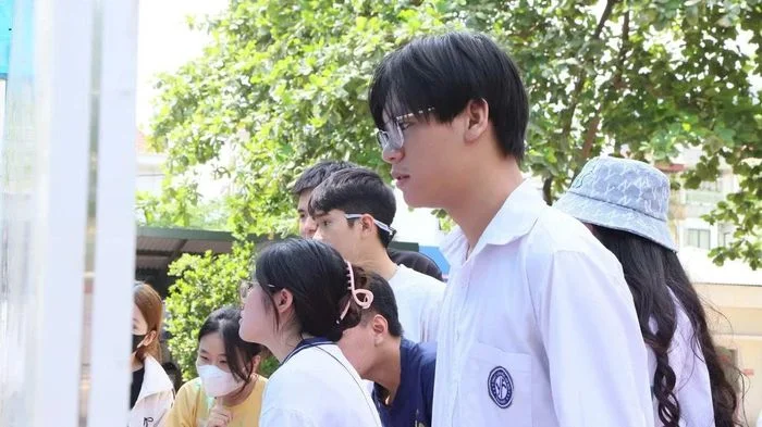 Hơn 1,2 triệu học sinh bước vào môn thi tốt nghiệp đầu tiên