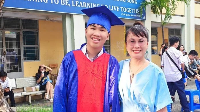 Biên kịch Diễm Thuyên, nhà văn Quỳnh Trang xúc động khi con hoàn thành kỳ THPT 2026