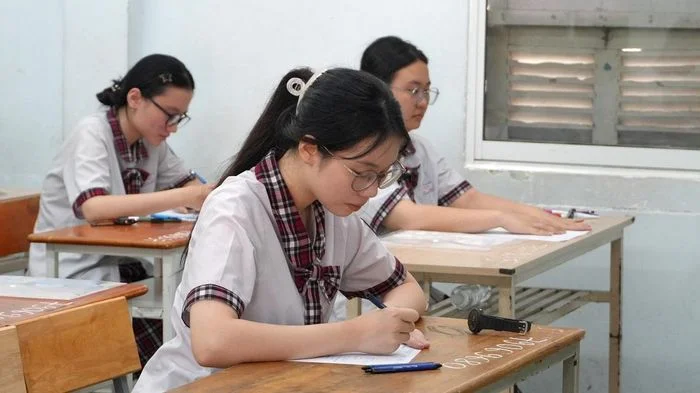 Thi tốt nghiệp THPT 2026: Thí sinh kỳ vọng chủ đề về AI, tuổi trẻ vào đề môn Ngữ văn