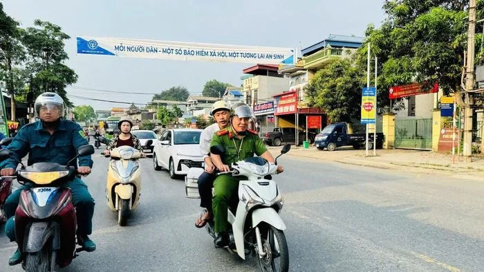 Thái Nguyên: Công an xã chở thí sinh về nhà lấy CCCD, kịp đến điểm thi đúng giờ