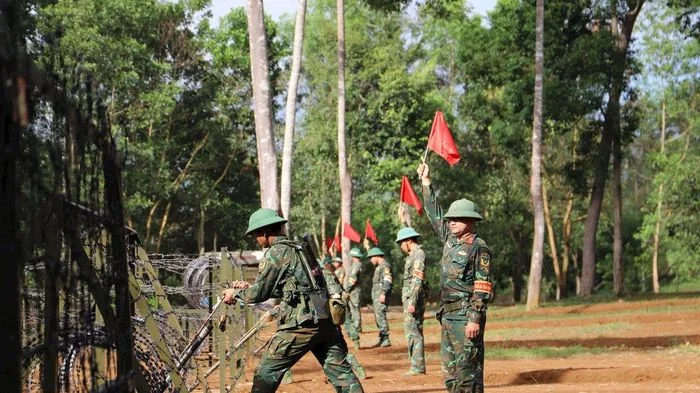 '3 tiếng nổ' tôi luyện bản lĩnh chiến sĩ mới