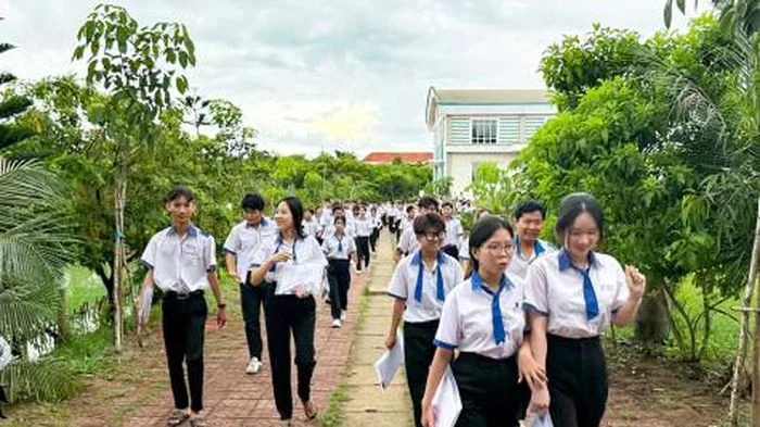 Điểm tựa cho sĩ tử vùng biển vượt vũ môn