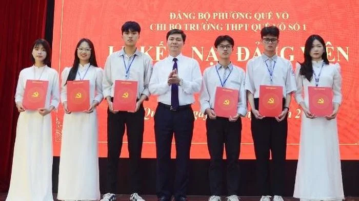 Khơi dậy khát vọng cống hiến trong học sinh, sinh viên