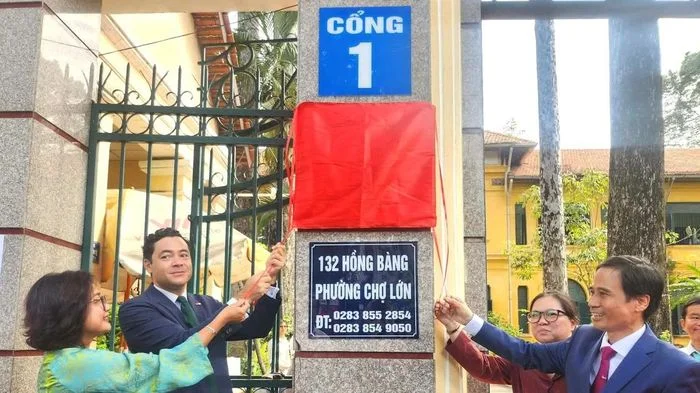 Trường học tại TPHCM nhận chứng nhận giáo dục tiếng Pháp chuẩn quốc tế