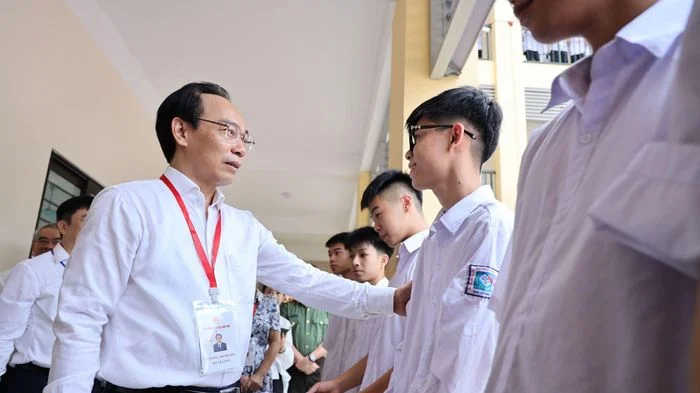 Bộ trưởng Bộ Giáo dục và Đào tạo: Đặt quyền lợi chính đáng của thí sinh lên hàng đầu