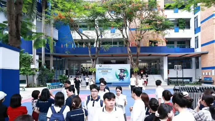 Hoàn thành bài thi môn Toán: Đề thi vừa sức, thí sinh phấn khởi