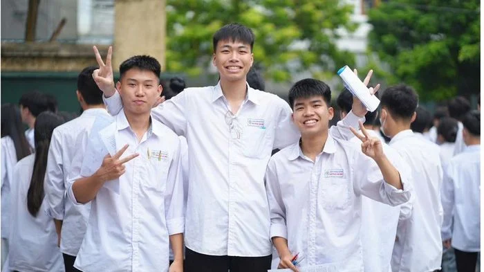 Thí sinh hoàn thành kỳ thi tốt nghiệp trung học phổ thông