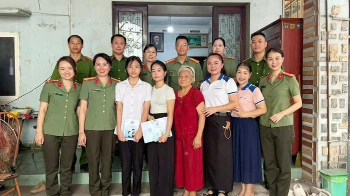 Hội Phụ nữ Cục Truyền thông CAND chắp cánh ước mơ trẻ thơ