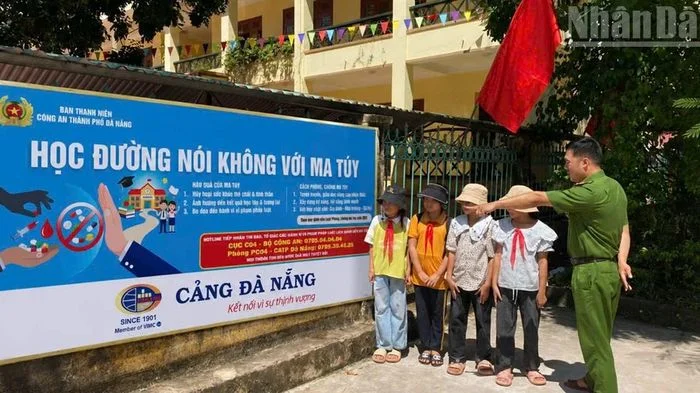 Đà Nẵng: Xây dựng 'lá chắn' ma túy tại cổng trường