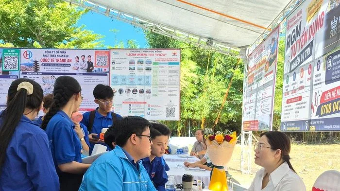 Hơn 10.000 cơ hội việc làm tại phiên giao dịch việc làm phường Điện Bàn Đông