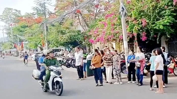 Một thí sinh ở An Giang được công an phường đến tận nhà đưa đến phòng thi