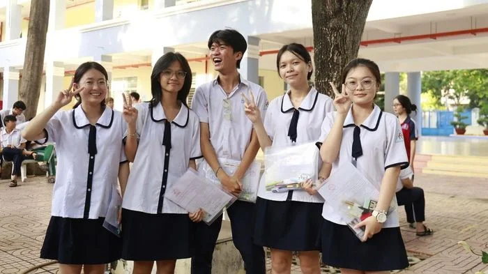 Tự tin vượt 'vũ môn', hơn 142.000 thí sinh TP.HCM bước vào ngày thi đầu tiên