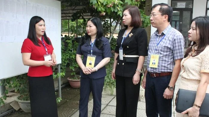 Phó Chủ tịch UBND tỉnh Vũ Thị Hiền Hạnh kiểm tra công tác tổ chức Kỳ thi tốt nghiệp THPT năm 2026 tại xã Trấn Yên và phường Yên Bái