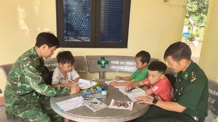 Đồn Biên phòng Ia Púch tổ chức lớp học hè cho học sinh khu vực biên giới
