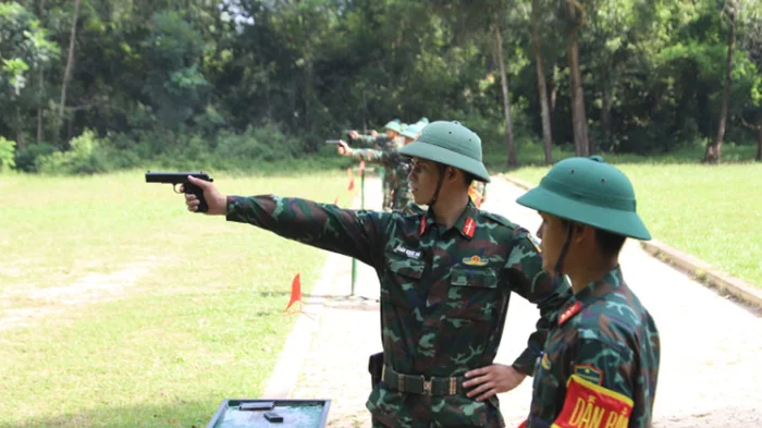 Nhớ mãi những năm tháng đeo cầu vai đỏ
