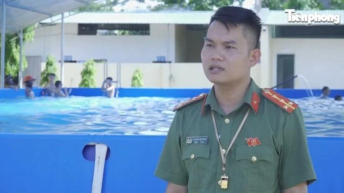 Mang bể bơi về bản, giúp trẻ em phòng tránh đuối nước