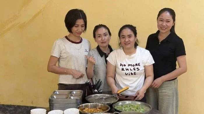 Những suất cơm và chuyến xe miễn phí của thầy cô giúp sĩ tử vùng khó