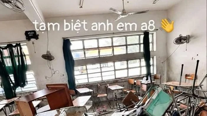 Buổi học cuối, nhóm học sinh lớp 9 ném bàn ghế, sách vở giữa lớp gây xôn xao