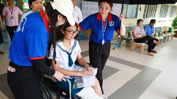 Nét đẹp Tiếp sức mùa thi trên Thành phố mang tên Bác