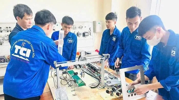 Nghị quyết số 71-NQ/TW - Chiến lược cốt lõi tạo đột phá về giáo dục và đào tạo (Bài 5): Học nghề không phải là 'cánh cửa phụ'