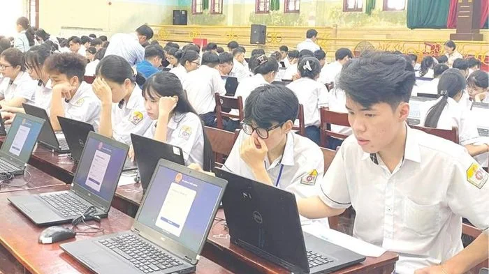 Làm quen với kỳ thi tốt nghiệp trung học phổ thông trên máy tính