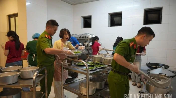Trường THPT Dân tộc Nội trú tỉnh tiếp sức sĩ tử