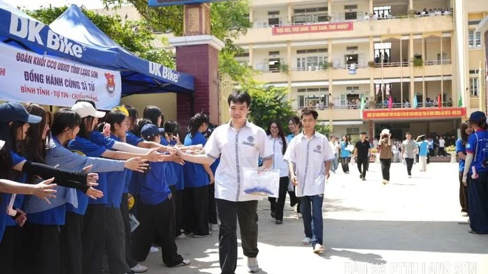 Ngày thi đầu tiên Kỳ thi tốt nghiệp THPT năm 2026: An toàn, nghiêm túc, đề thi vừa sức