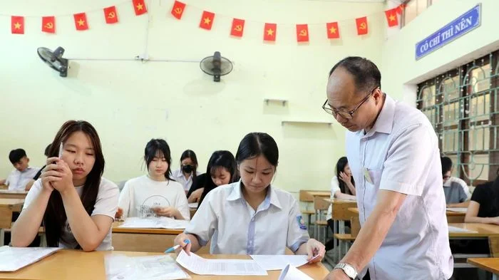 Hơn 1,2 triệu thí sinh bước vào ngày thi đầu tiên kỳ tốt nghiệp THPT 2026 với hai môn bắt buộc Ngữ văn - Toán