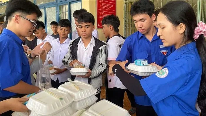 Hết lòng vì sĩ tử