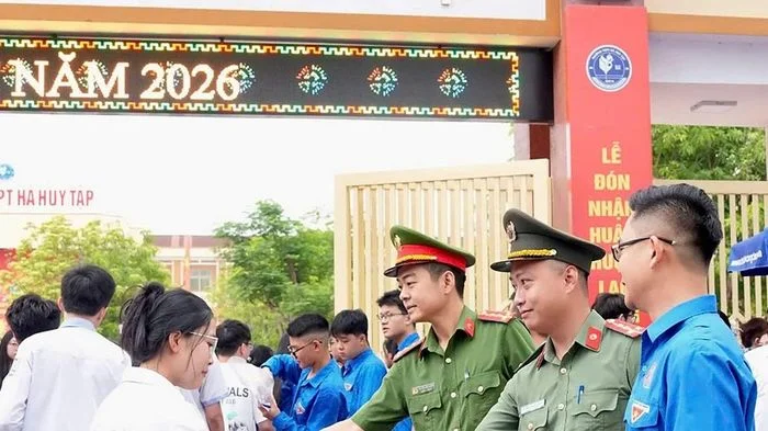 Ấm lòng những suất cơm miễn phí tiếp sức sĩ tử vùng cao Nghệ An
