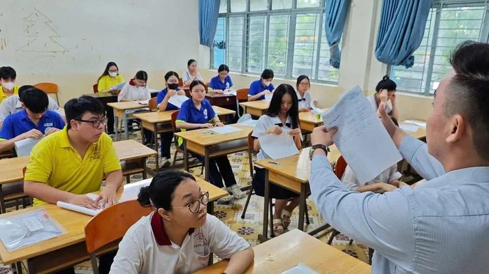 Nóng: Đề thi tốt nghiệp THPT 2026 đã được bàn giao cho 34 tỉnh, thành