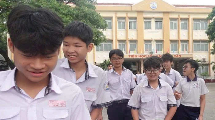 Thí sinh TP Hồ Chí Minh 'nhẹ nhõm' sau ngày thi đầu tiên tuyển sinh vào lớp 10