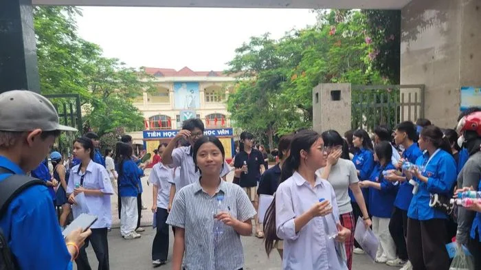 Thí sinh nhận xét đề Toán 'dễ thở' hơn năm trước