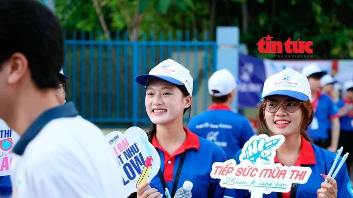 TP Hồ Chí Minh: Hơn 6.000 tình nguyện viên 'tiếp lửa' sĩ tử tham dự kỳ thi tốt nghiệp THPT