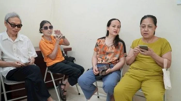 Lớp học AI giúp người khiếm thị Thanh Xuân tự tin hơn với công nghệ